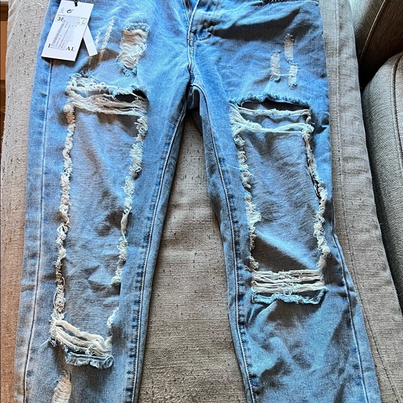 Designer redial distressed boyfriend blue jeans. Sz 38z. With tags - Picture 1 of 4